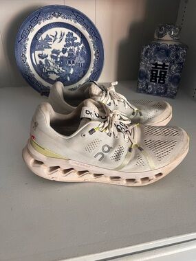 On cloud Cloudsurfers